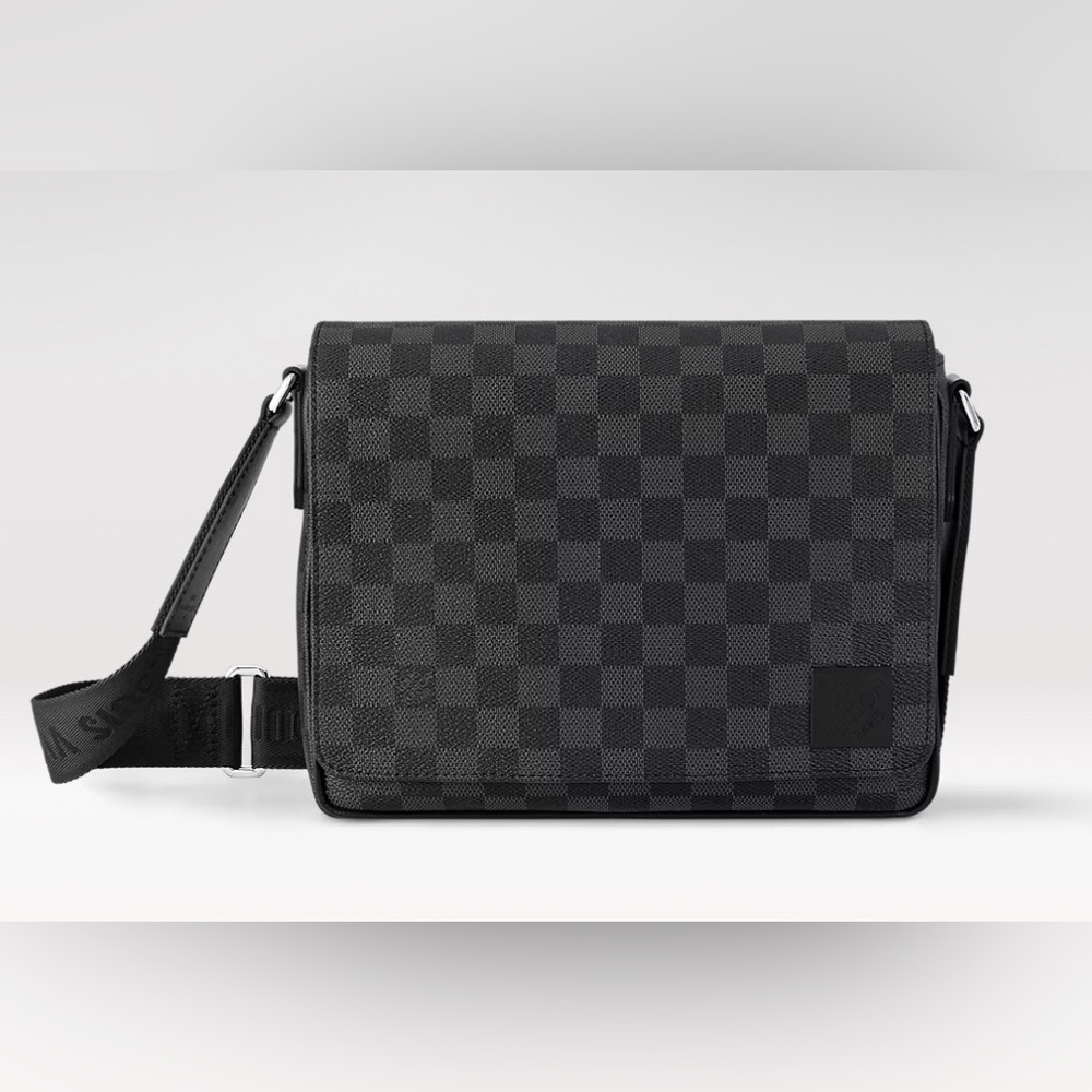 LOUIS VUITTON DISTRICT PM in DAMIER GRAPHITE CANVAS